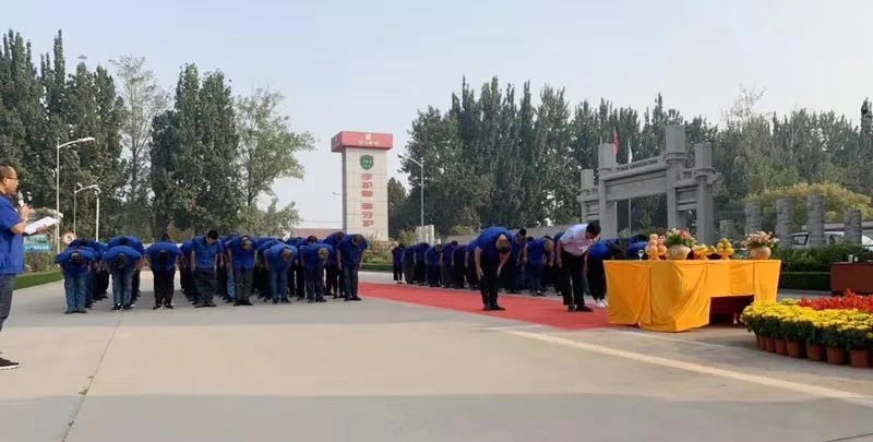 山東信川舉行孔子誕辰2570周年祭孔儀式-信川尚學(xué)院義工團(tuán)頒發(fā)獎(jiǎng)?wù)? onmousewheel=