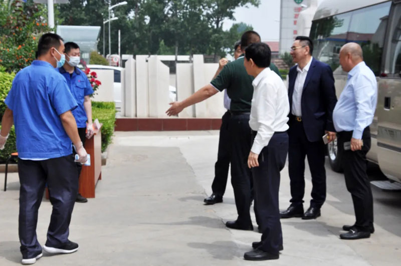安丘市副市長謝謙彪“探班”信川機械