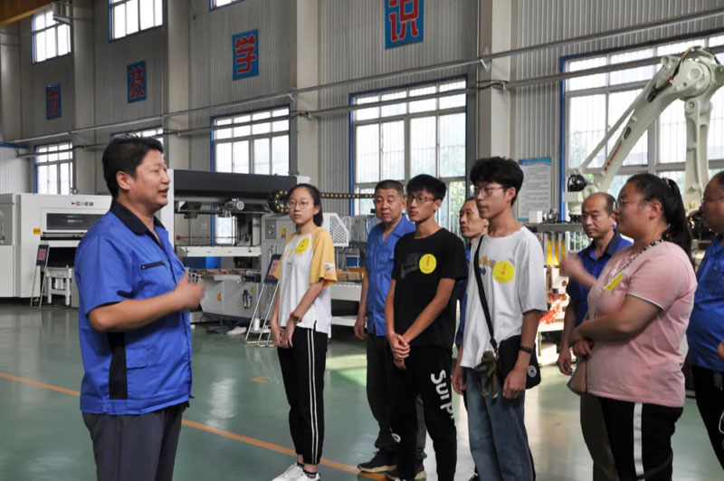 熱烈祝賀信川機(jī)械職工子弟金榜題名！