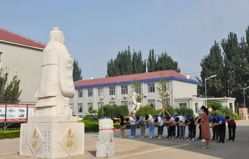 熱烈祝賀信川機(jī)械職工子弟金榜題名！