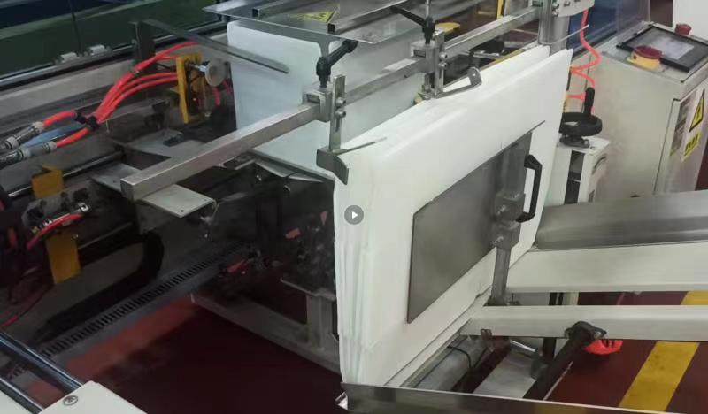 公司最新設計的蜂窩板箱自動線成功通過測試！